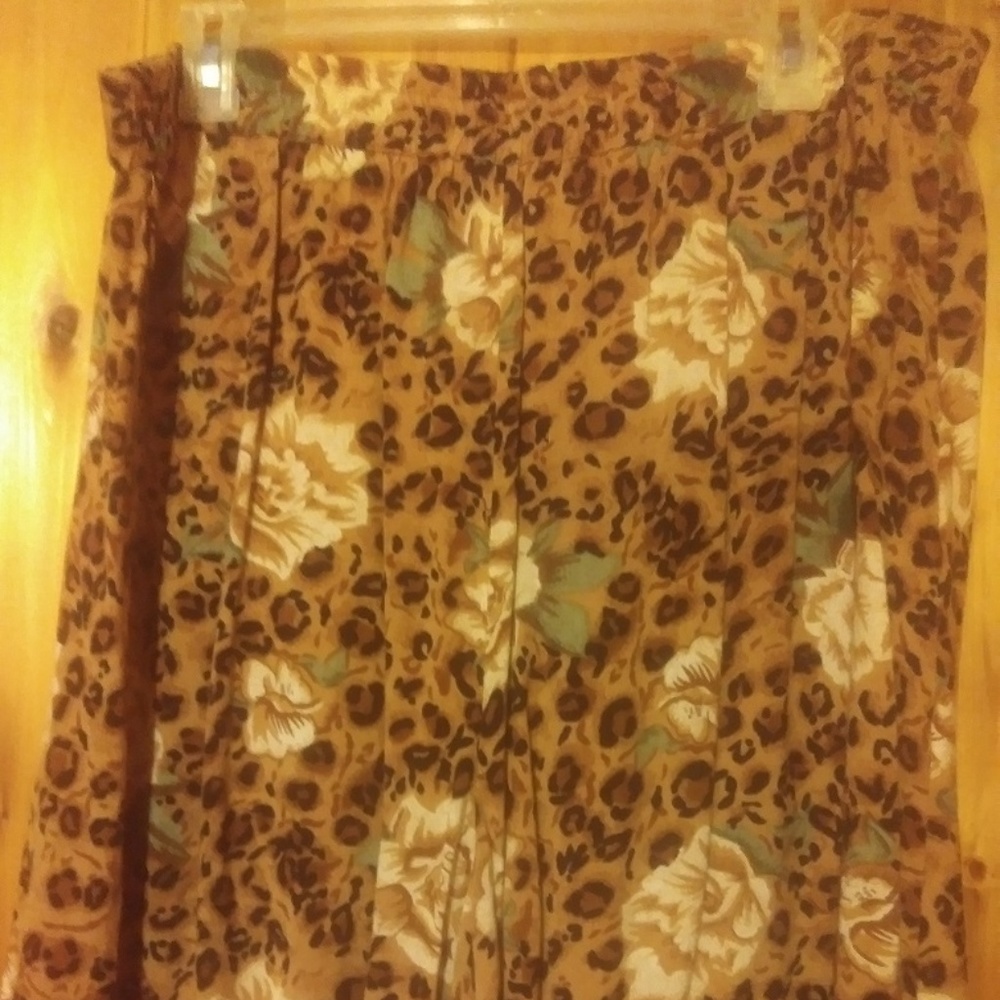 *Roscy Tomato Animal Floral Print Wide Leg Shorts